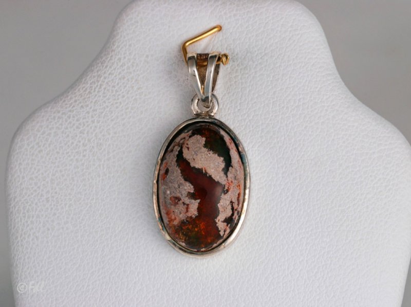 Pendentif avec boulder opale du Mexique